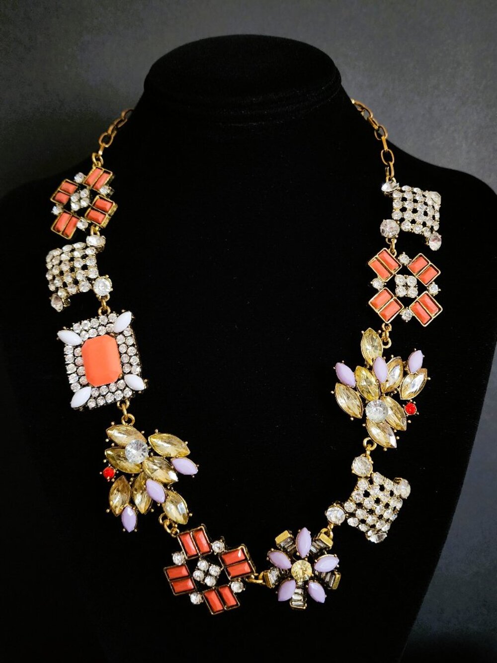 Vintage Floral & Geometric Statement Necklace  Fun Daisy (Model XL00271)